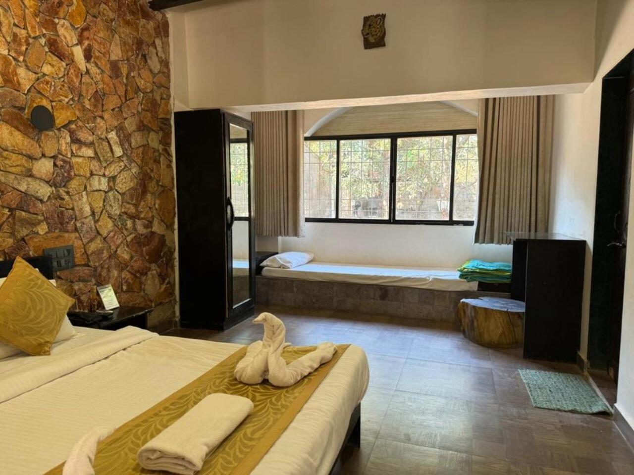 Gir Lions Paw Resort With Swimming Pool Sasan Gir Zewnętrze zdjęcie