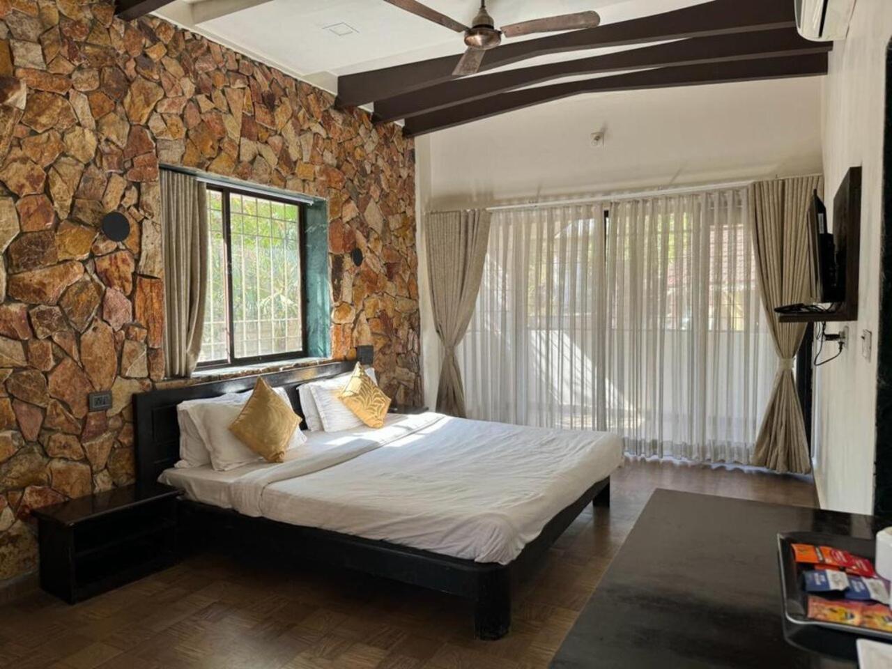 Gir Lions Paw Resort With Swimming Pool Sasan Gir Zewnętrze zdjęcie