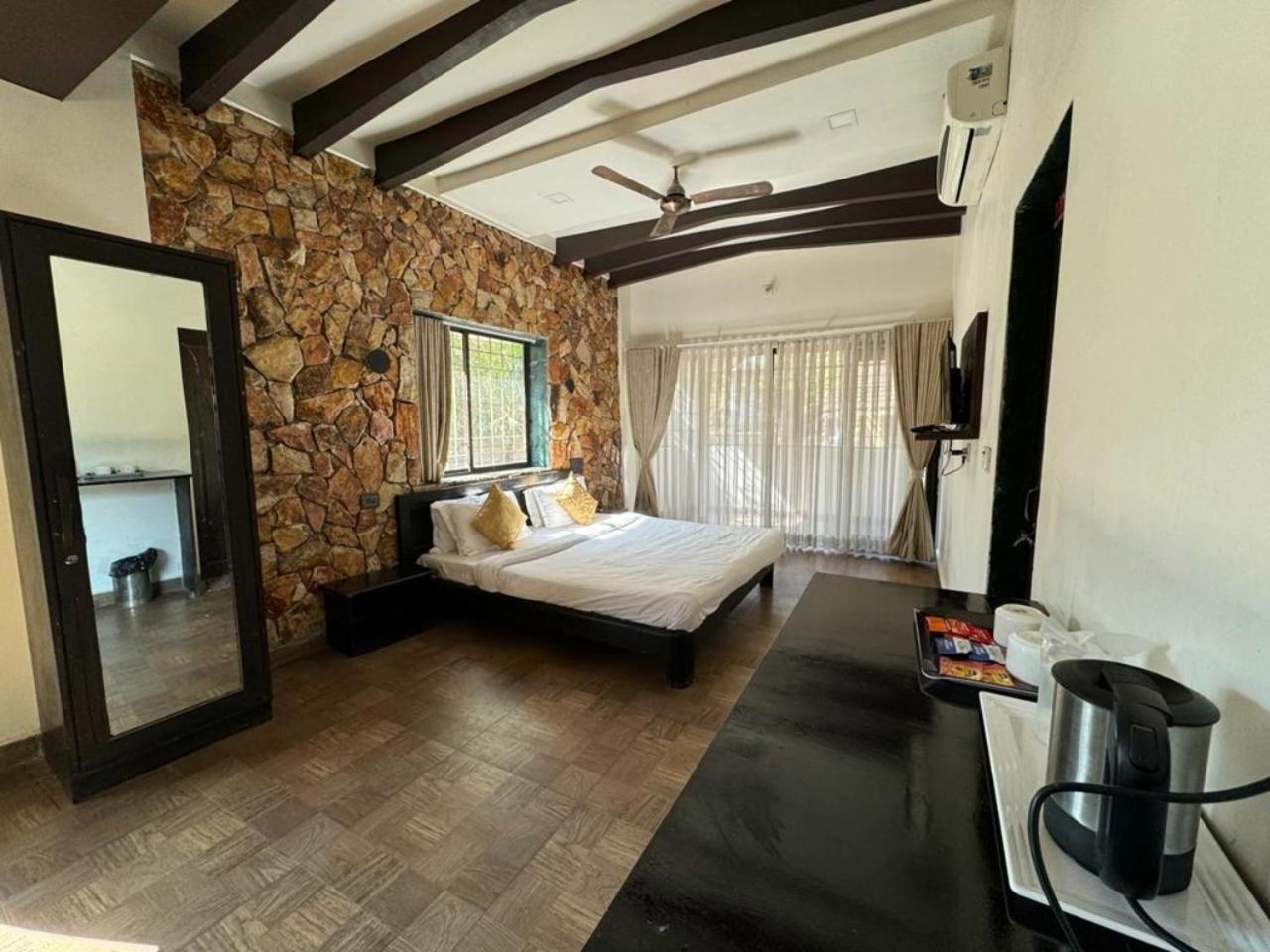 Gir Lions Paw Resort With Swimming Pool Sasan Gir Zewnętrze zdjęcie